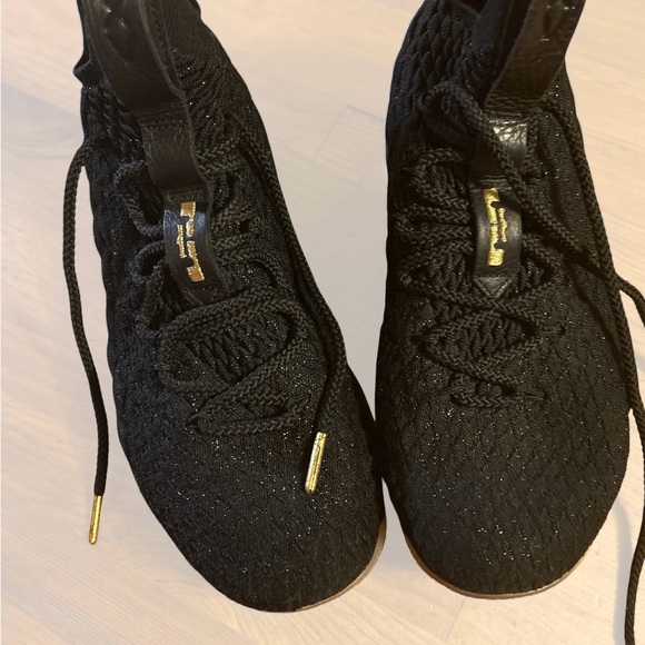 Nike Black & Gold LeBron 15 gs - Picture 6 of 10